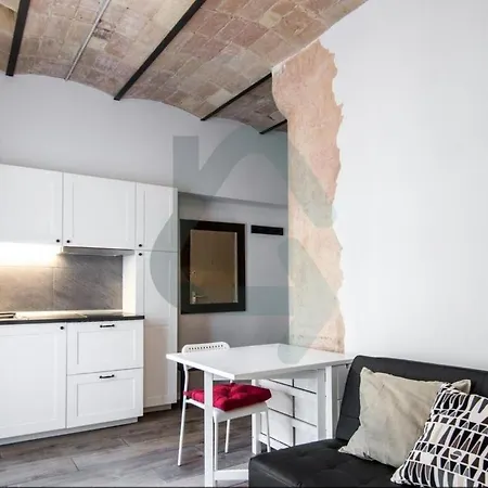 Cozy Apartment In Sants Barcelona Exterior photo